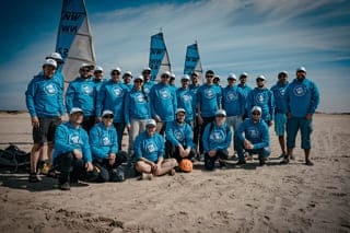 AICGroup Motiv - Karriere - Gruppenbild Strandsegeln